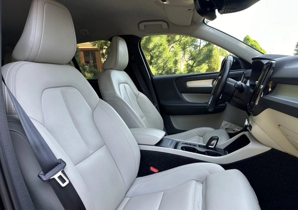 Volvo XC 40 cena 129899 przebieg: 87000, rok produkcji 2018 z Poznań małe 92